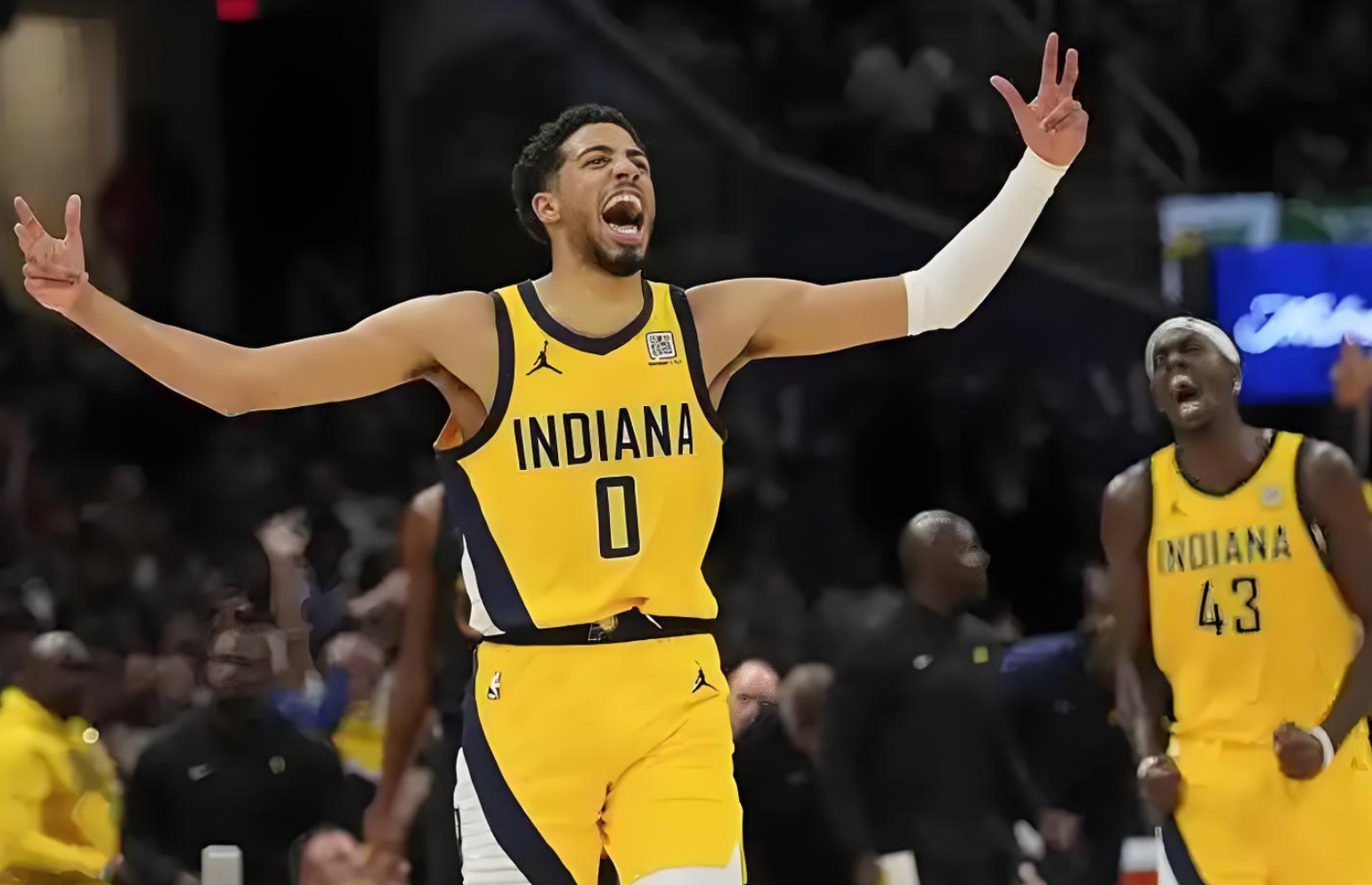 包含纽约尼克斯训练开放日；冲刺阶段临场应变引欢呼；法国杯在即；训练强度明显提升的词条