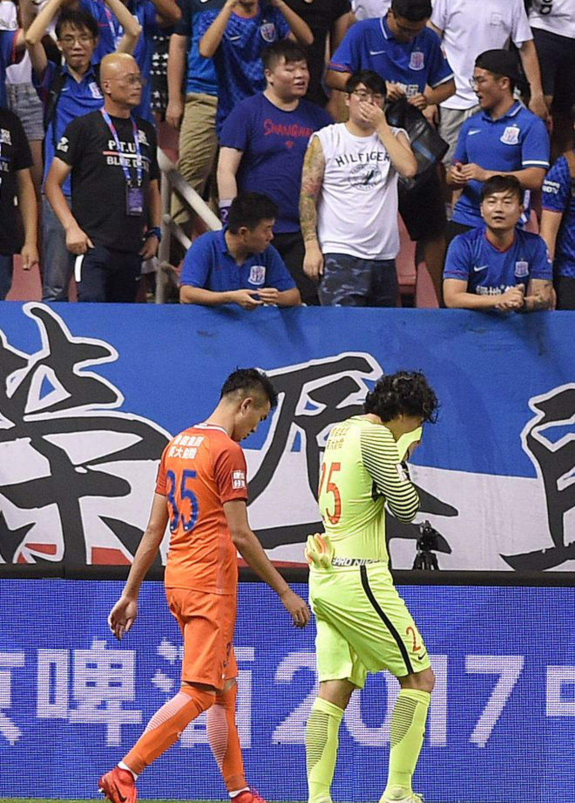 包含里程碑夜上海海港回应争议，欧篮联国际比赛日刷纪录，气氛紧张，资深球员宣示担当的词条